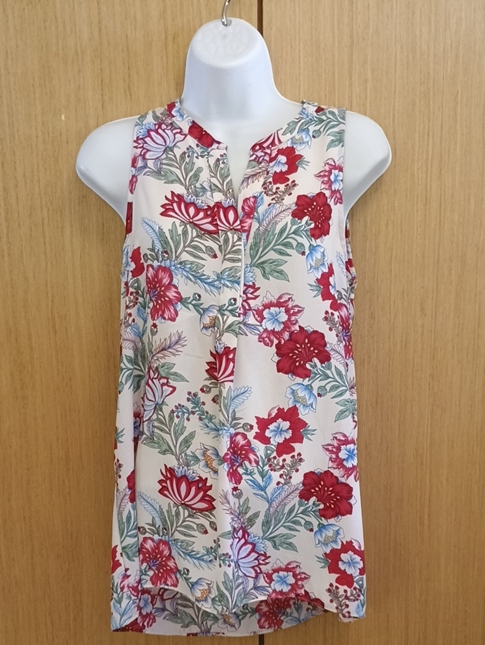 NWOT Kenar SZ M Cream Floral Sleeveless Top with Red Blooms